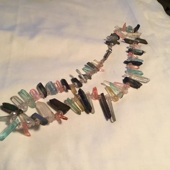 PRISM ELONGATED MULTICOLORED CRYSTAL & QUARTZ. NECKLACE MAGNETIC CLOSURE - Picture 4 of 8